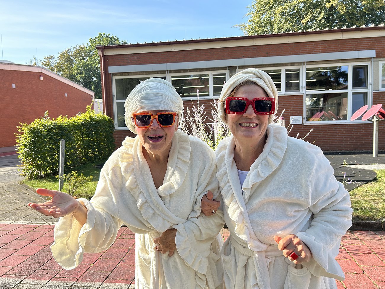 Performance der "Süßen Frauen" von Blaumeier